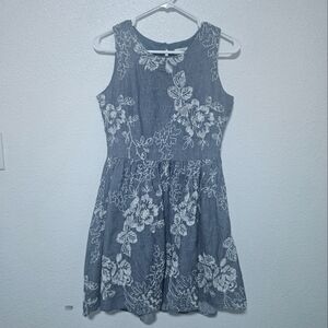Freeway froral embroidered dress size small 100% cotton bogo style